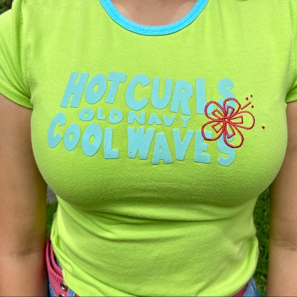 Early 2000s Old Navy Tee 🍏 - Picture 5 of 16